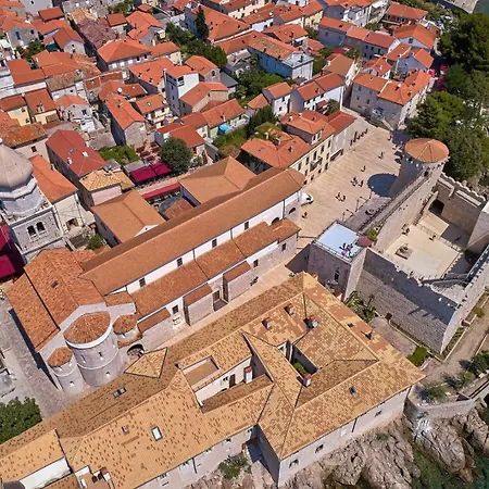 Πανσιόν Galija Luxury 4*