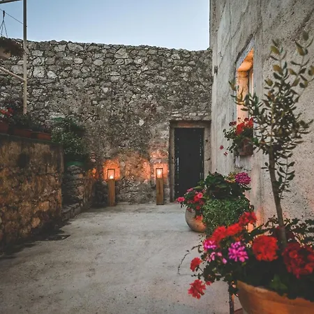 Galija Luxury Πανσιόν 4*