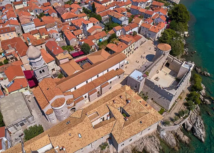 Πανσιόν Galija Luxury 4*